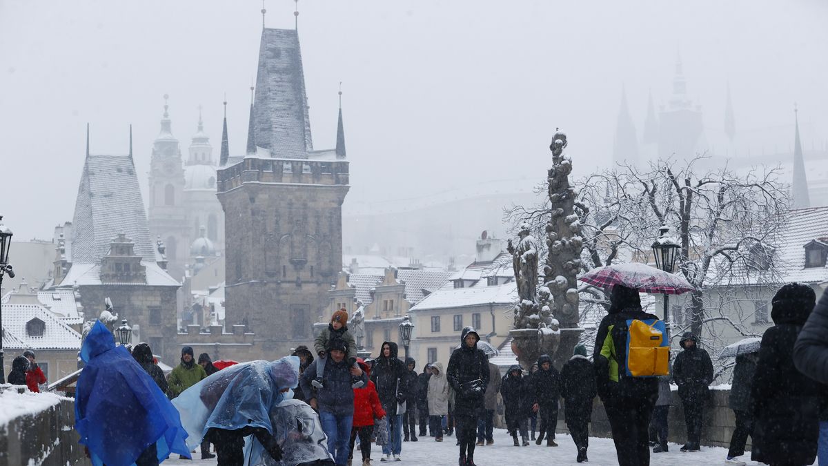Loni se do Prahy vrátili turisté z Asie a ze Spojených států